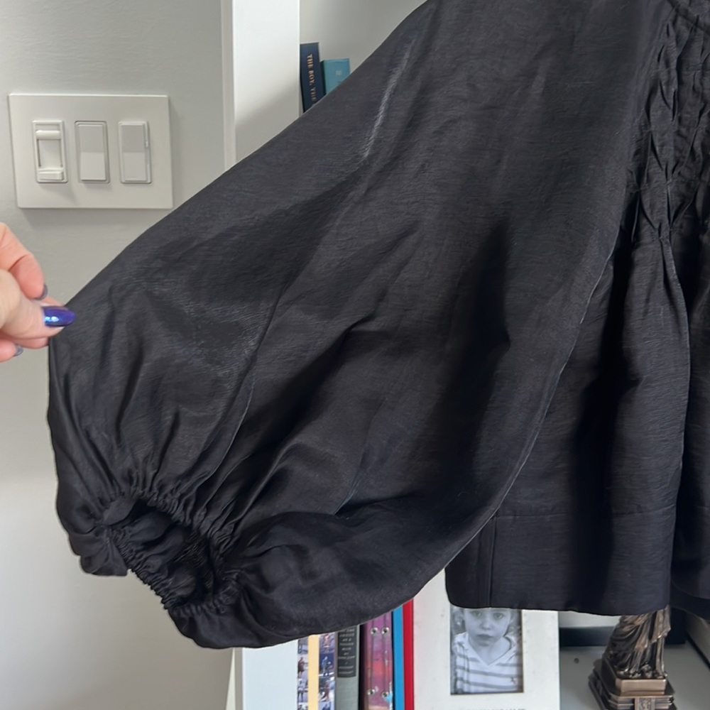 Shona Joy Black Smocked Cropped Balloon-Sleeve Top - Picture 4 of 8